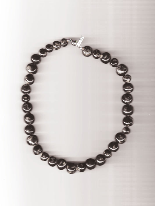 Collares de cerámica con cuentas negras "Casa Nostra" de Alaire. Joyas artesanales Barcelona.